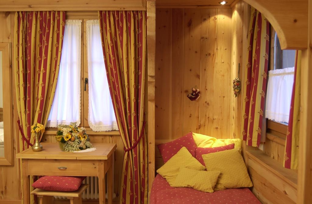 Hotel Baita Fiorita Santa Caterina Valfurva Habitación foto
