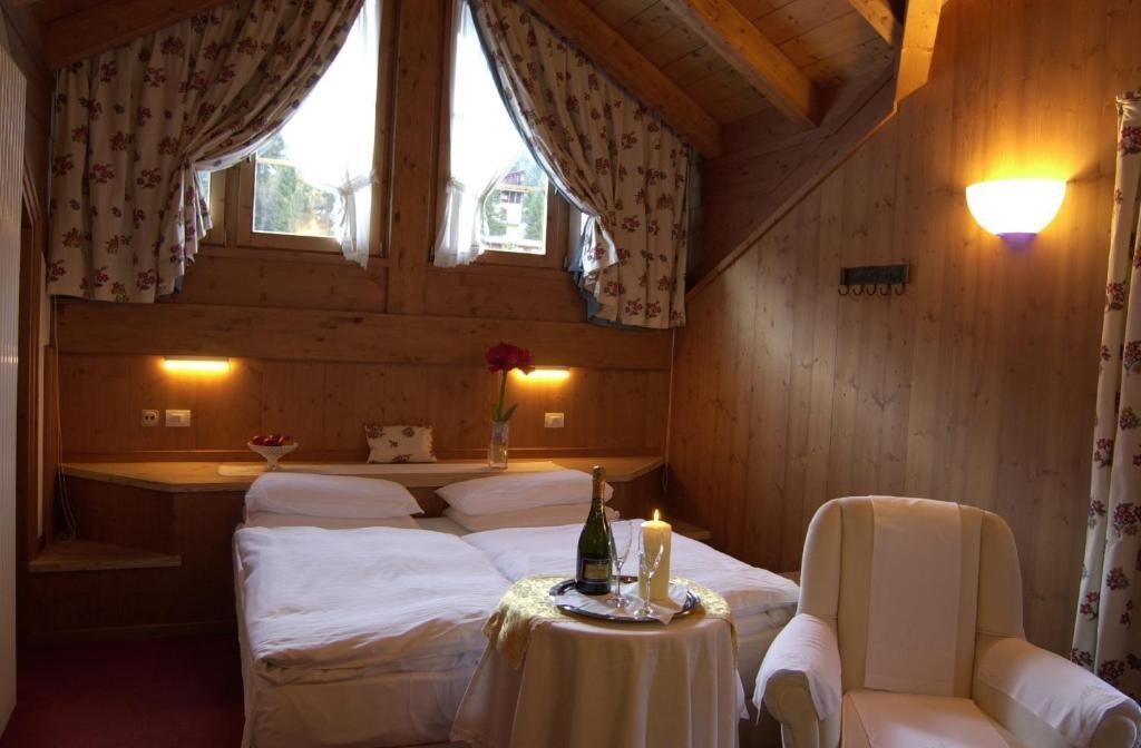 Hotel Baita Fiorita Santa Caterina Valfurva Habitación foto